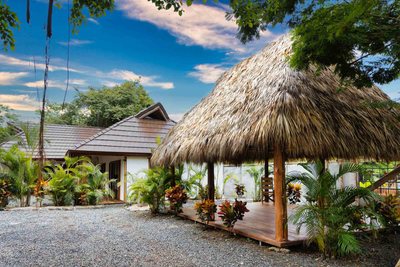 The grounds at Johnny's Beach Bungalow, Playa Avellanas