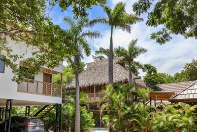 The grounds at Johnny's Beach Bungalow, Playa Avellanas