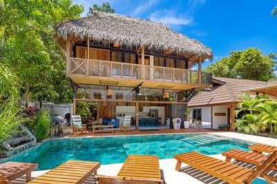Turquoise pool and deck at Johnny's Beach Bungalow, Playa Avellanas
